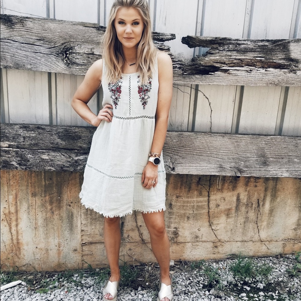 NWT Mint Embroidered Dress ~ Large - Picture 1 of 5