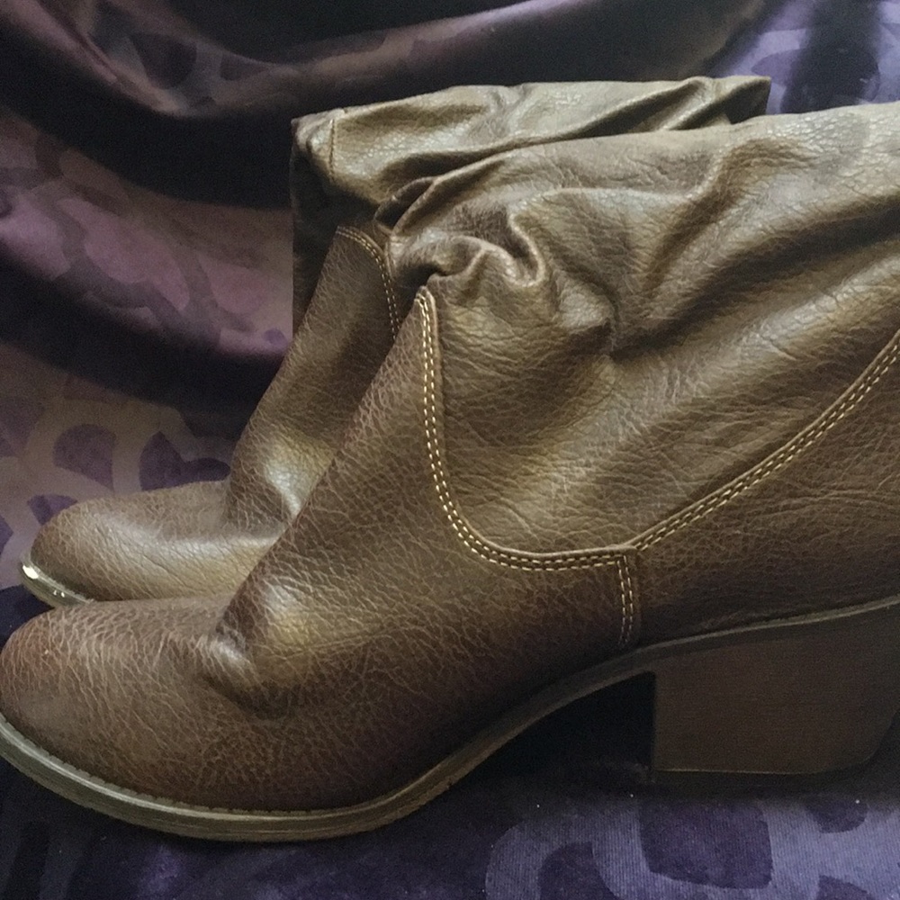 SIZE 10 BOOTS