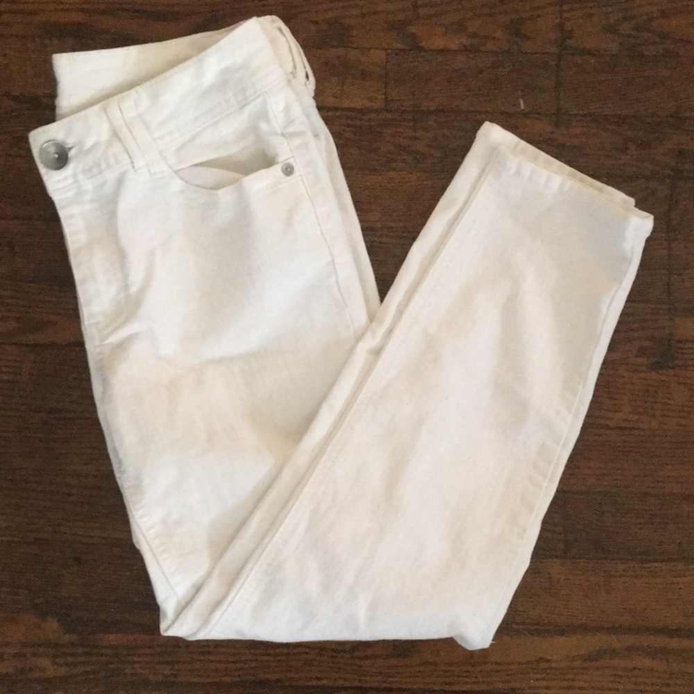 White denim pants