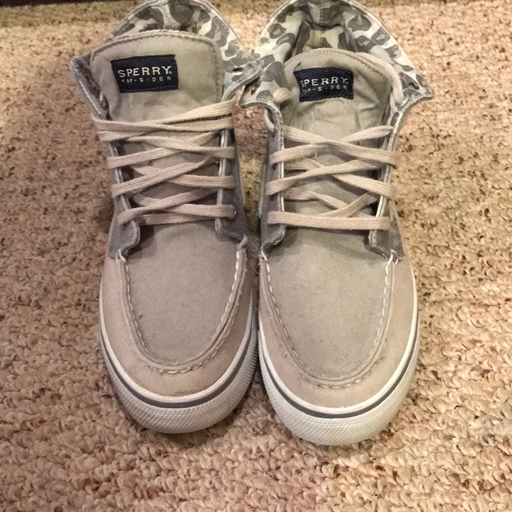Sperrys high top size 6