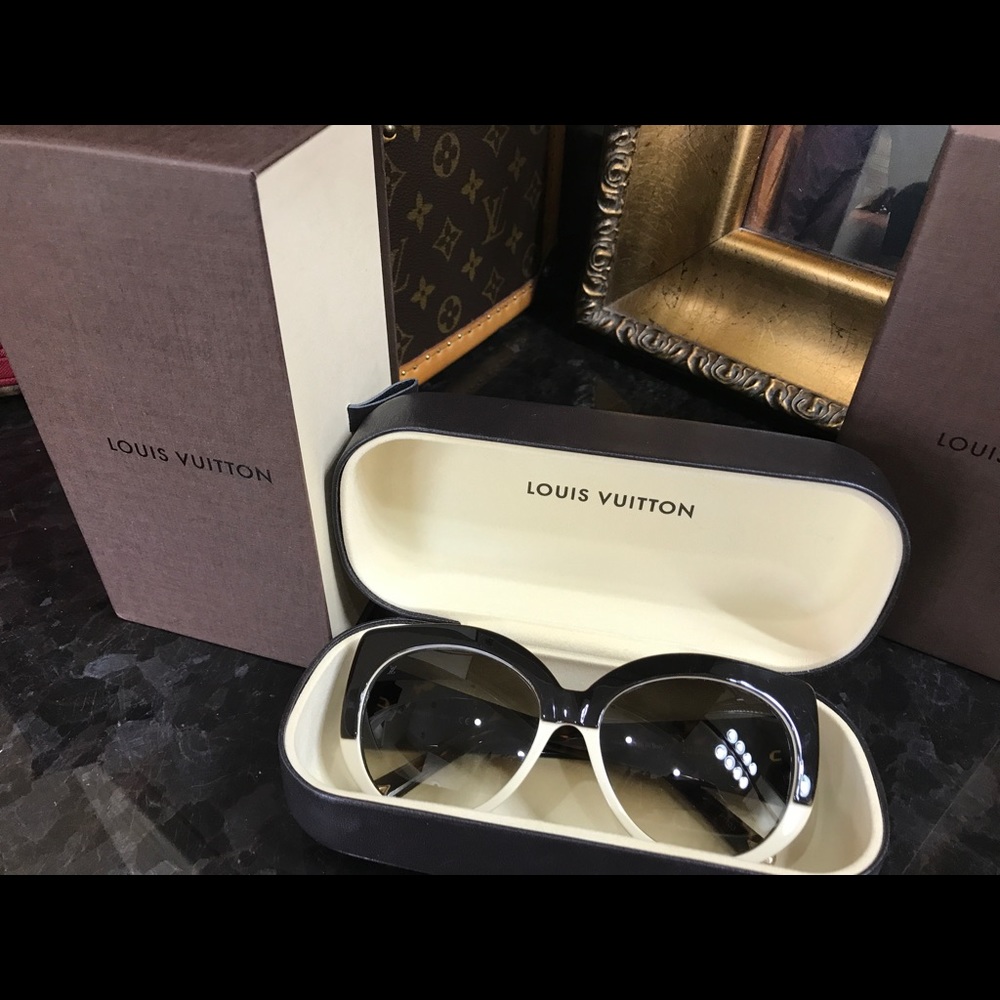 AUTH Louis Vuitton Veronica Brown sunglasses