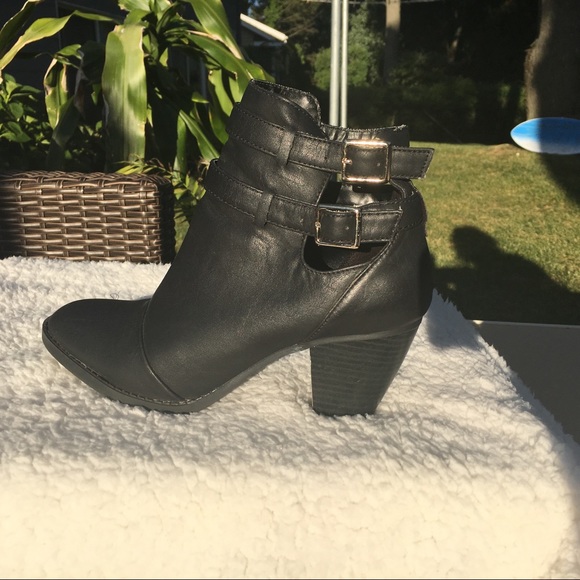 New Direction Shoes - Like New Black Ankle Boots