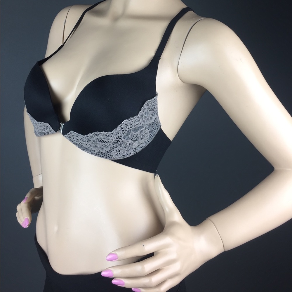 V.S Black Criss-cross Bra Lace 32C ✨
