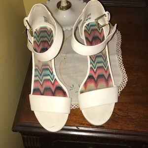 American eagle white wedge