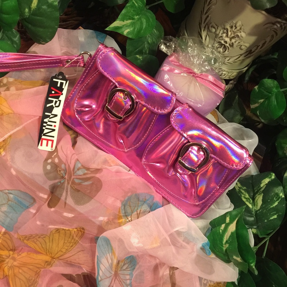 💖NWT Shiny Pink Wristlet small purse💖