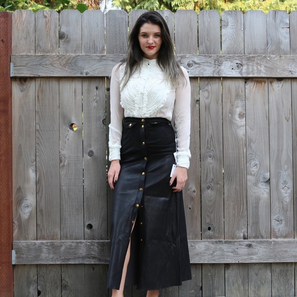 UTZON real leather gold snap front maxi skirt - Picture 2 of 3