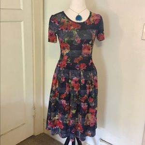 ⚡️SALE!⚡️Lularoe Floral Amelia 💐