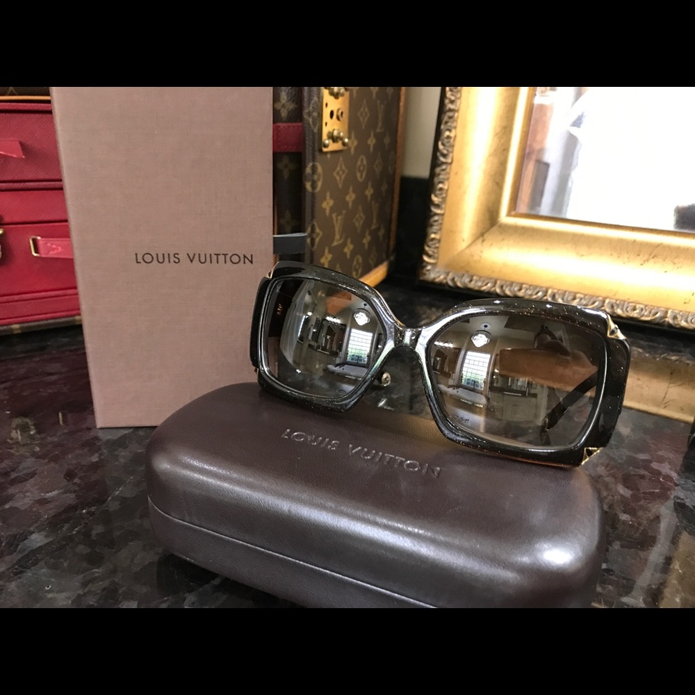 AUTH Louis Vuitton Hortensia Sunglasses Brown