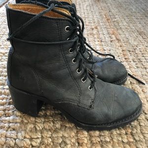 Frye Sabrina Distressed Lace-ups 6g
