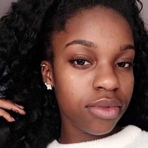 Meet your Posher, Ayanna