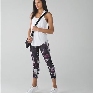 Lululemon wunder under fair blossom crop