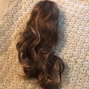 Pop ponytail clip on hair extension.