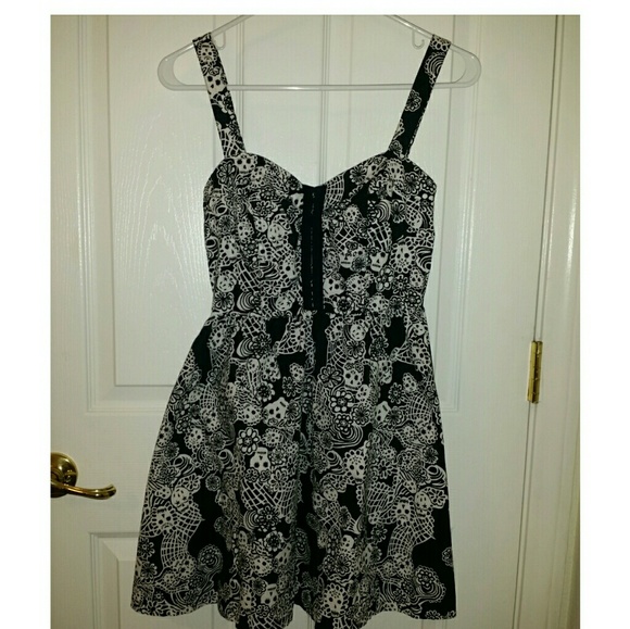 Hot Topic Dress - Picture 2 of 5