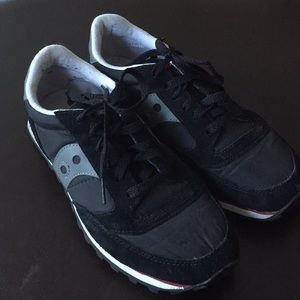 Saucony Jazz Black & Red Sneakers