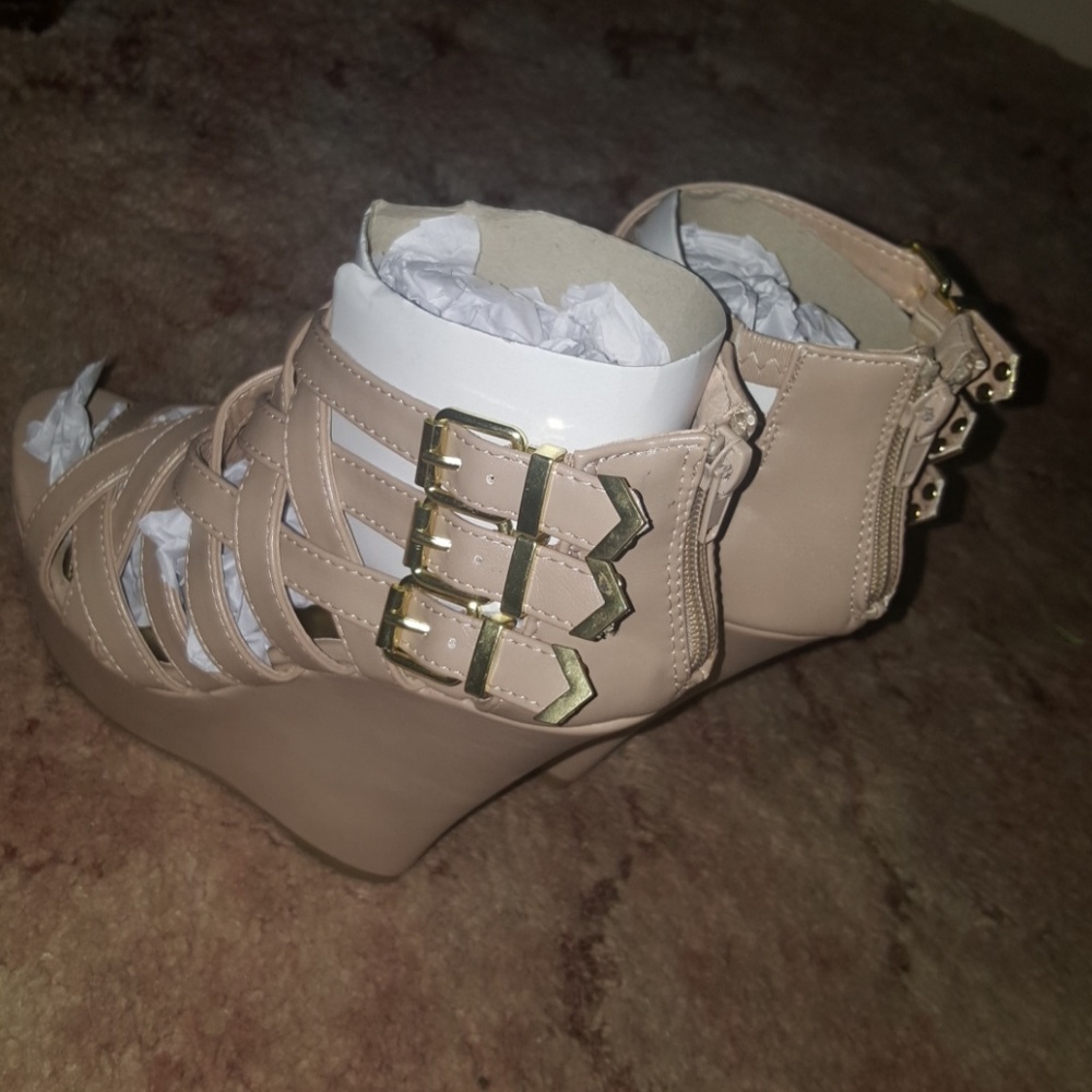 Cute wedges - Picture 3 of 4