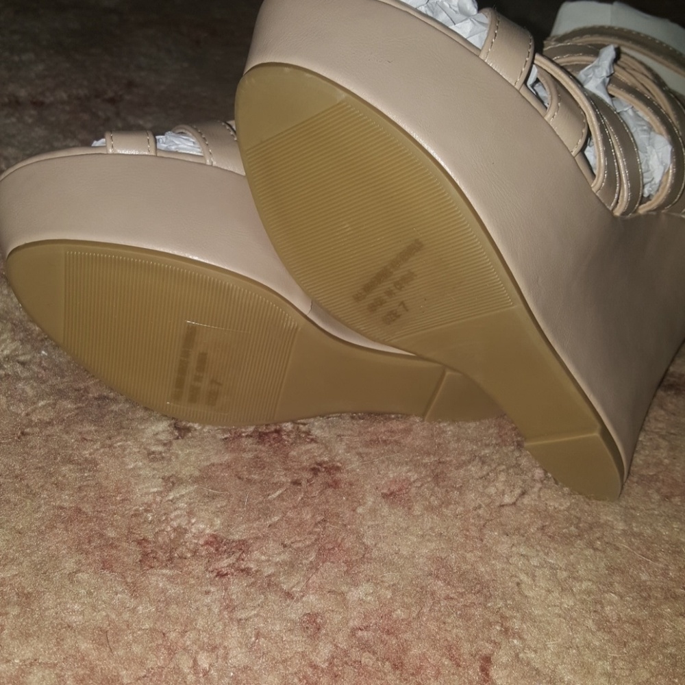 Cute wedges - Picture 4 of 4