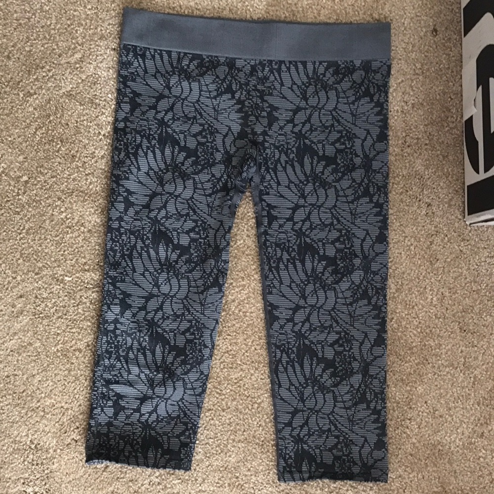Fabletics crop yoga pants
