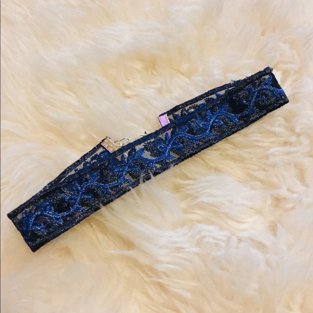 ⚡️NWT⚡️ Beautiful Detailed Lace Choker