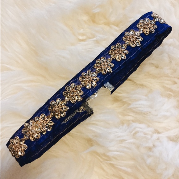 ⚡️NWT ⚡️Gold Flower Detail on Blue Choker - Picture 1 of 2