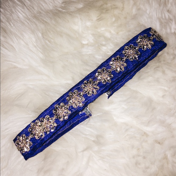 ⚡️NWT ⚡️Gold Flower Detail on Blue Choker - Picture 2 of 2