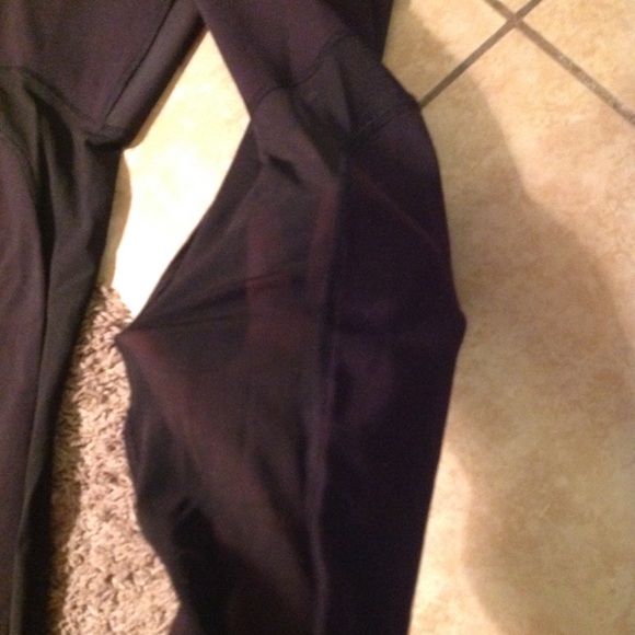 Lululemon highrise mesh pant SOLD do not buy - Picture 3 of 5