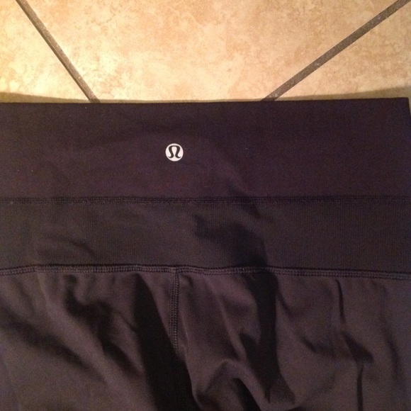 Lululemon highrise mesh pant SOLD do not buy - Picture 5 of 5