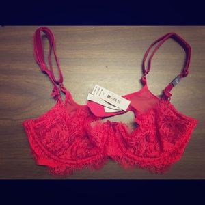 Never worn, Victoria's Secret 32 B Lace Bra