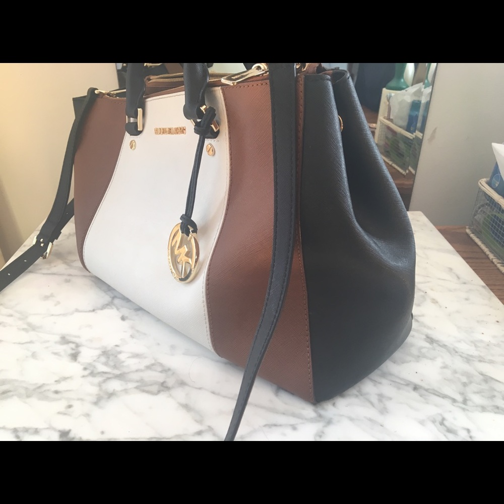 Michael Kors purse - Picture 5 of 8