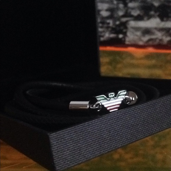 EMPORIO ARMANI BLACK LEATHER BRACELET - Picture 1 of 7
