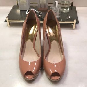 Like New Michael Kors Espadrille wedge.