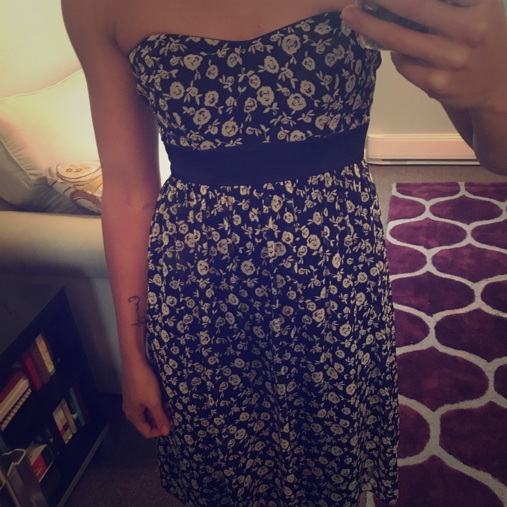 White House Black Market Strapless Dress - Size 2