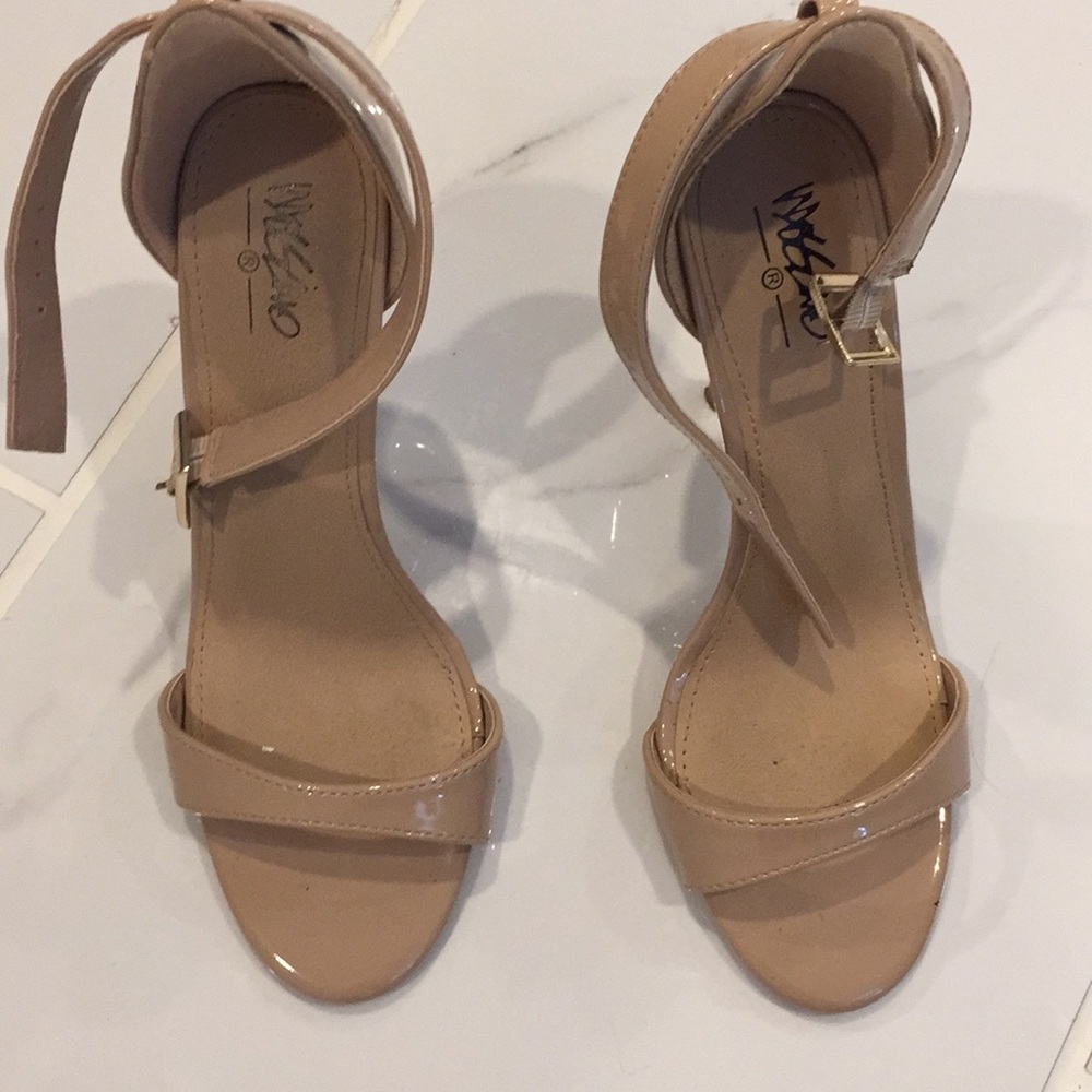 Tan heels - Picture 2 of 4