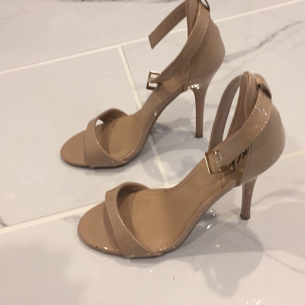 Tan heels - Picture 4 of 4