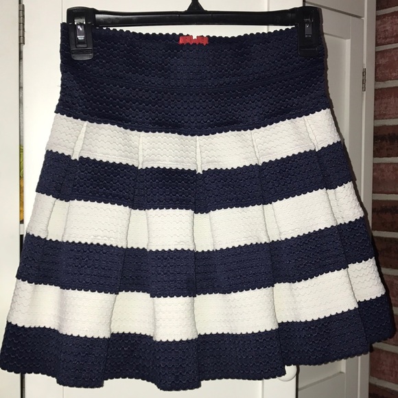 Navy blue and white skirt - Picture 1 of 3