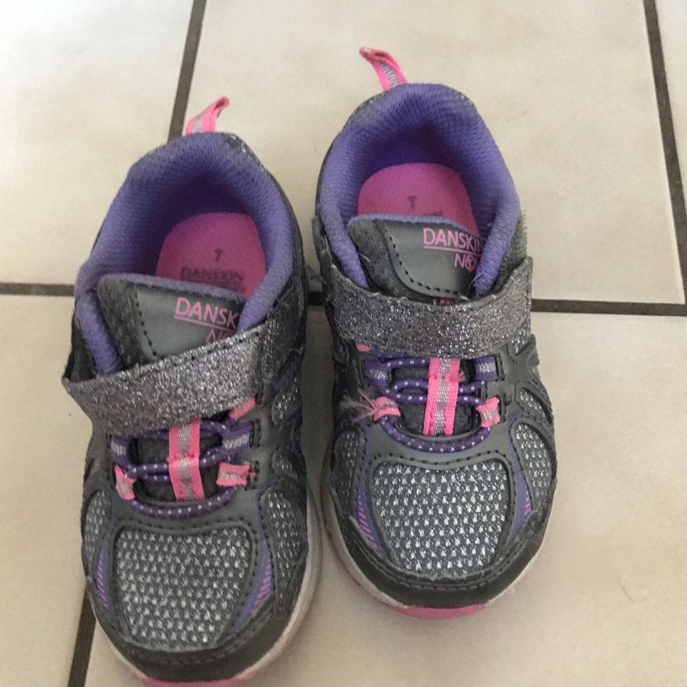 Danskin toddler girls shoe size 7