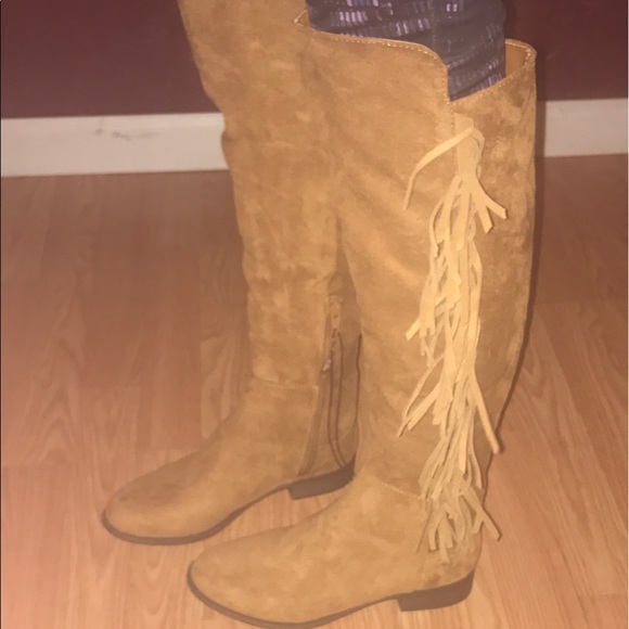 Shoes - Knee high fridge boots