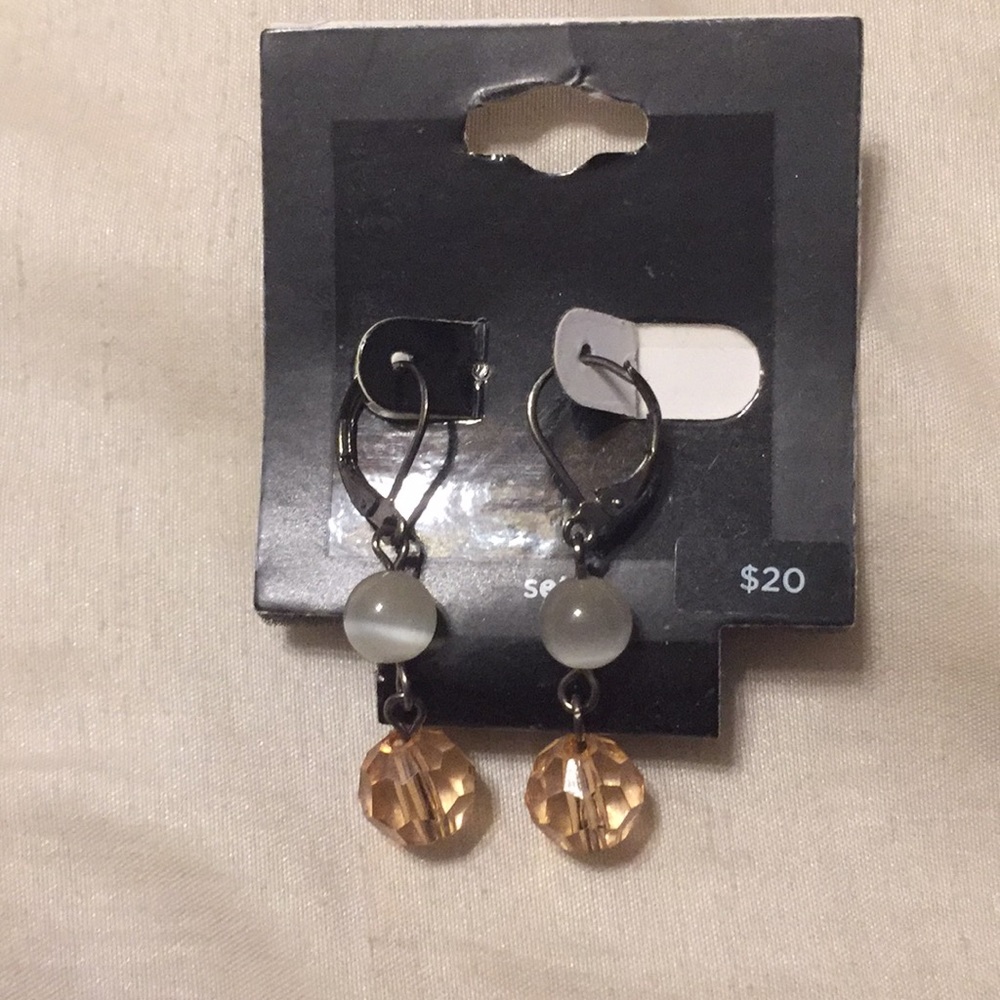 Light pink dangling earrings.