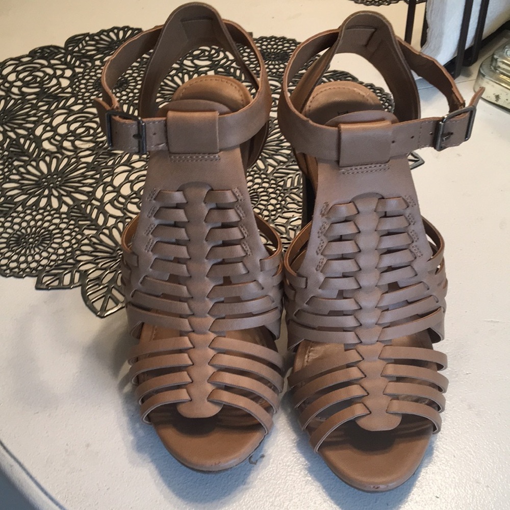 Tan huarache sandals.