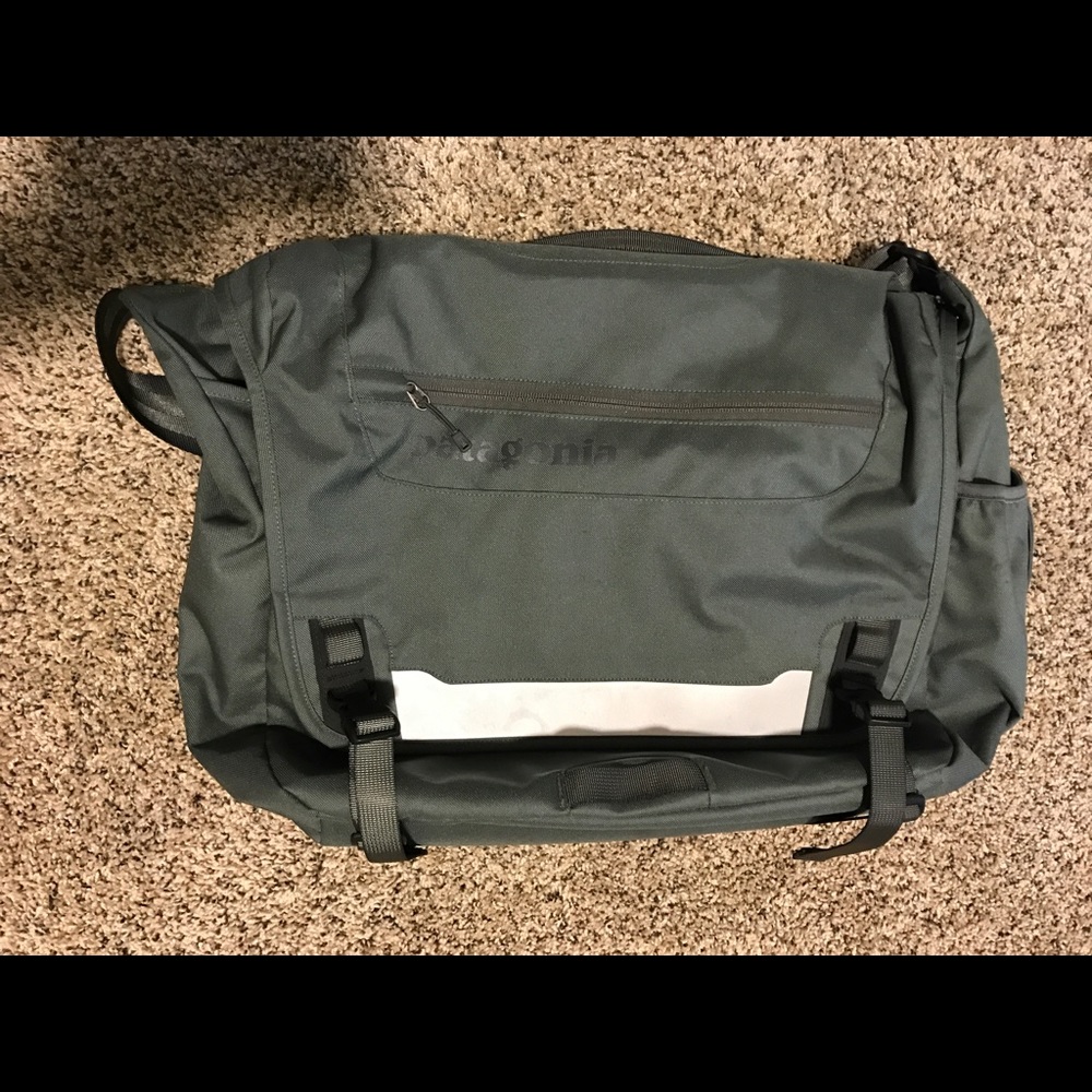Patagonia half mass messenger bag