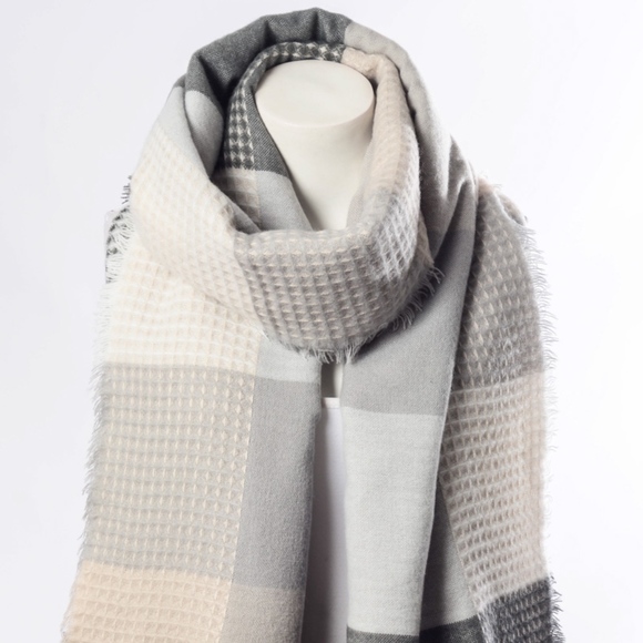 🙌LAST One🙌 Gray and Blush Plaid Blanket Scarf - Picture 2 of 2