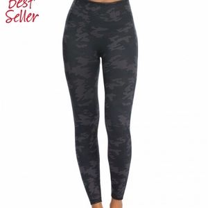 Spanx Look at me now seamless leggings size small.