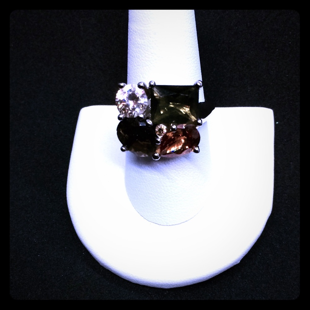 GORGEOUS BLING FASHION RING! - Picture 3 of 4