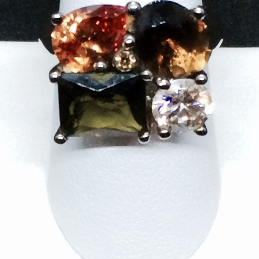 GORGEOUS BLING FASHION RING! - Picture 2 of 4