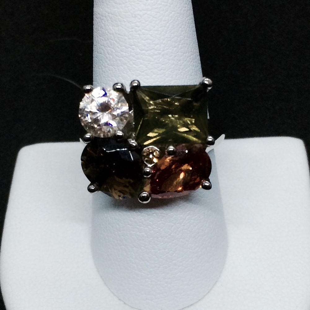 GORGEOUS BLING FASHION RING!