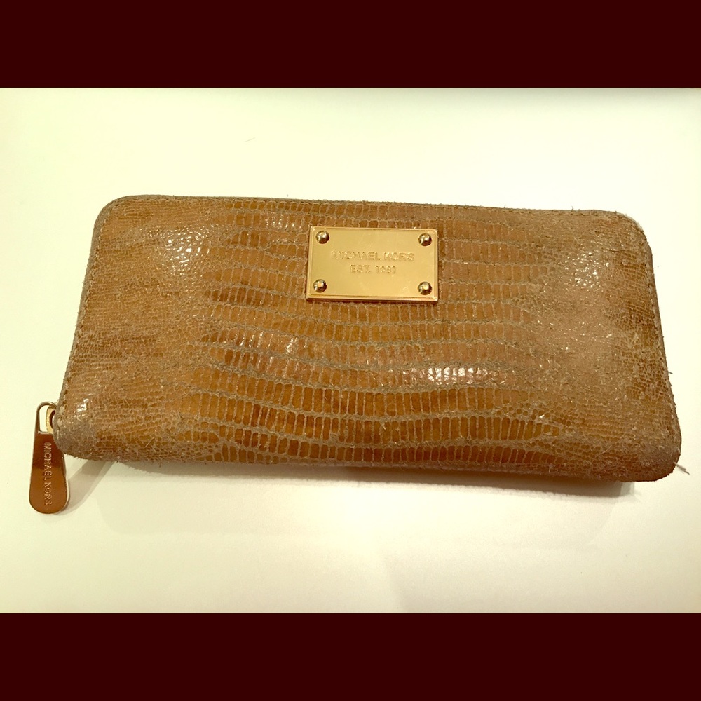 100% Authentic MICHAEL KORS Continental Wallet