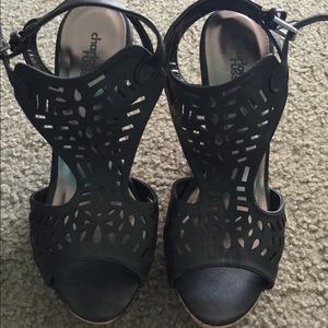 Black wedges