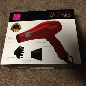 Blow dryer with accessories