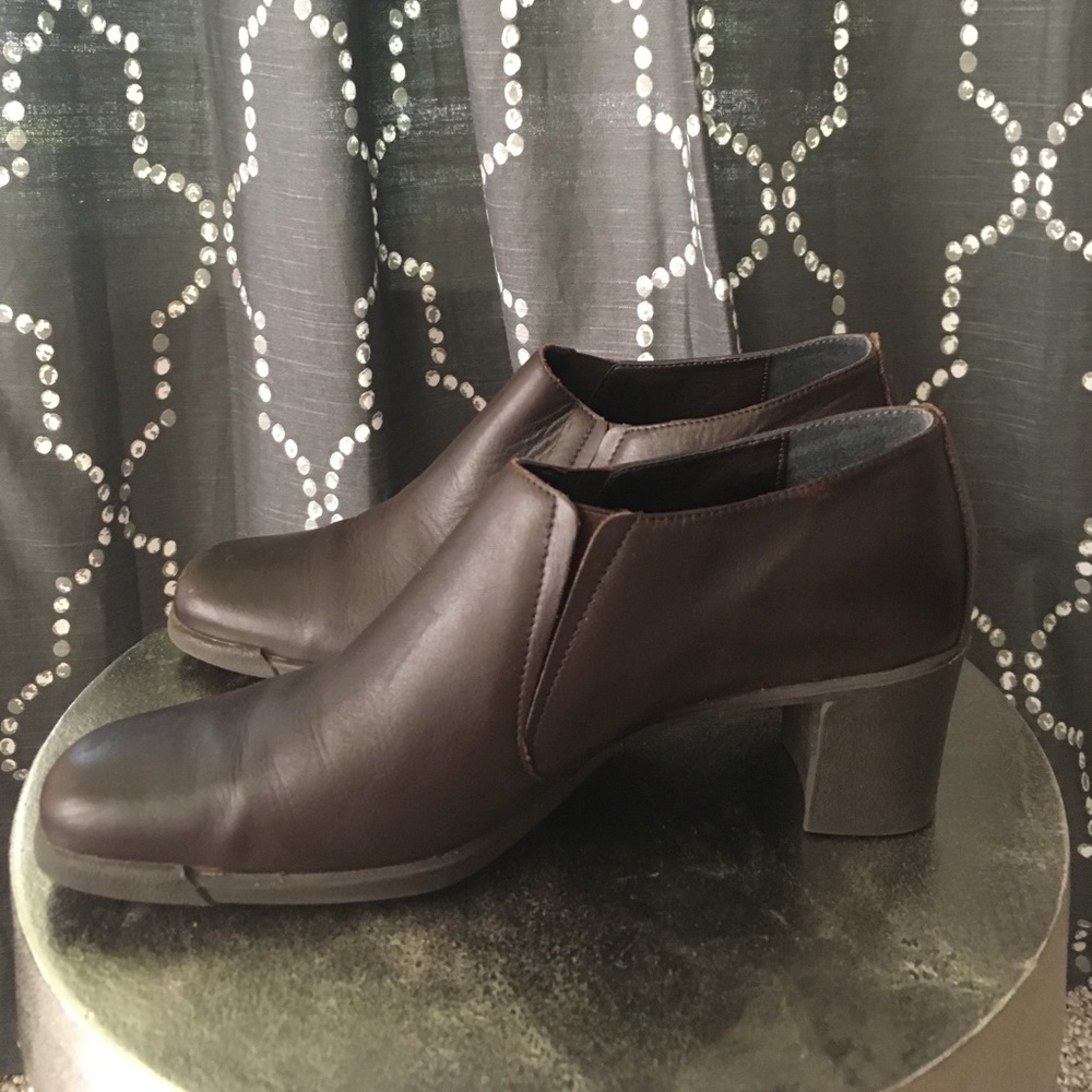 AEROSOLES Dark Brown Booties