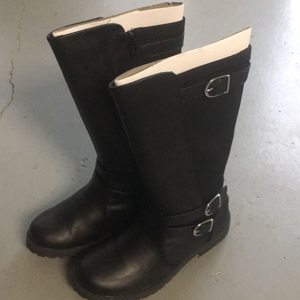 Girls New in box Size 2 black boots