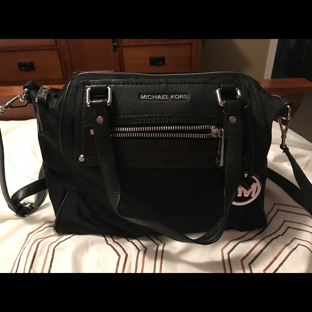 Authentic Michael Kors purse with dust bag.